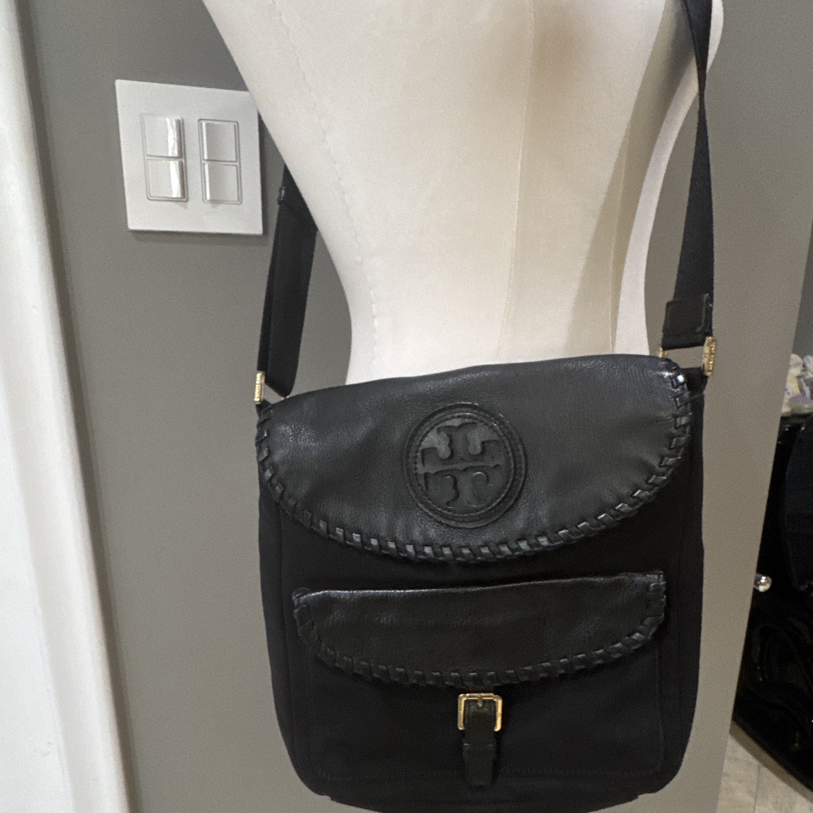 Tory Burch Black Whipstitch Logo Crossbody Bag Magnetic Flap Gold HW