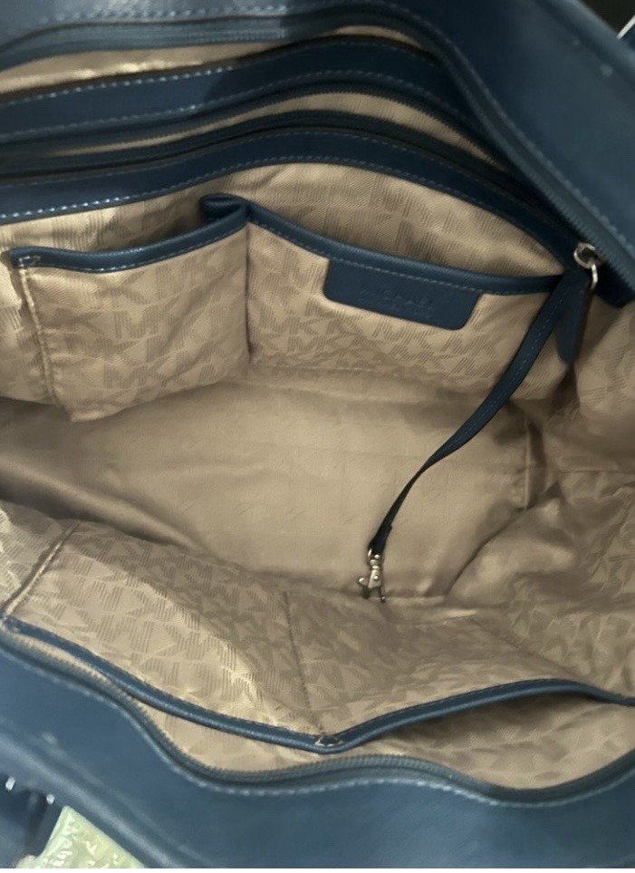 Michael Kors Blue ToteBag – One call out on one handle piping. See last photo.