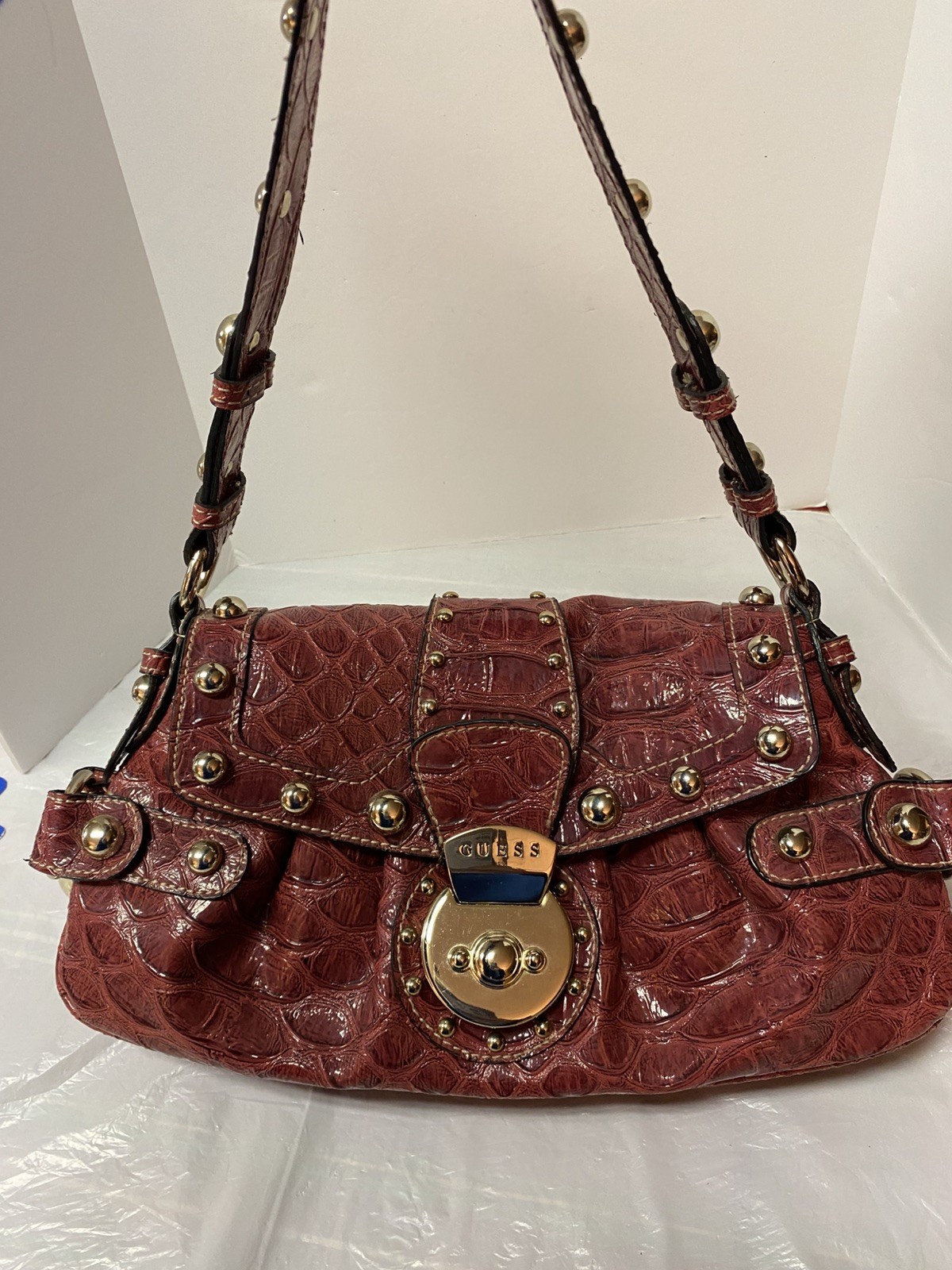 GUESS -Y2K Vintage-Red syn. ALLIGATOR skin- Shoulder Bag- Studded Chunky strap