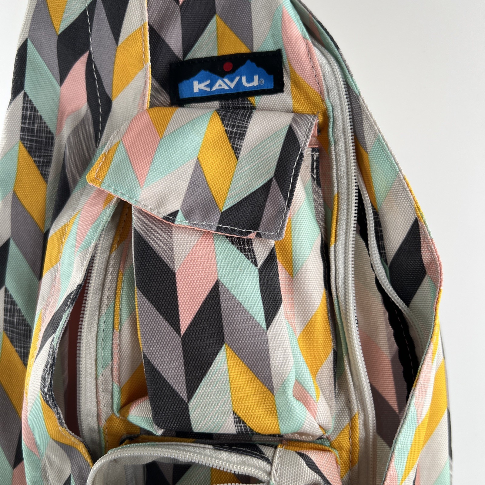 KAVU Rope Strap Sling Bag Crossbody Backpack Outdoors Geometric Chevron Print