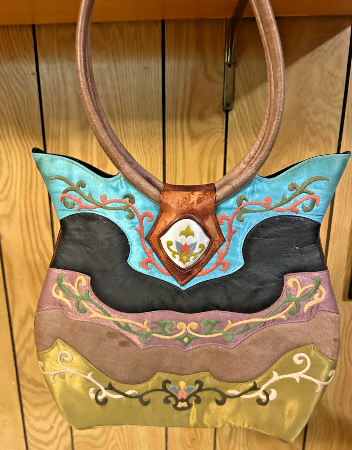 OOVOO Design Hand Embroidered Fabric & Silk Hand Shoulder Bag Purse Elegant!