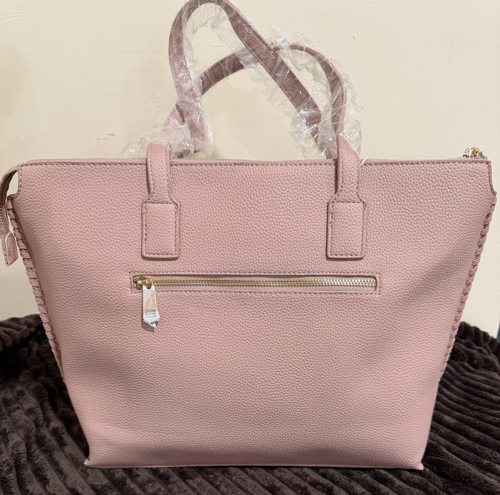 Women’s Pink Pebbled Tote Bag Tassel Zip Closure Pockets Gold Hardware Med