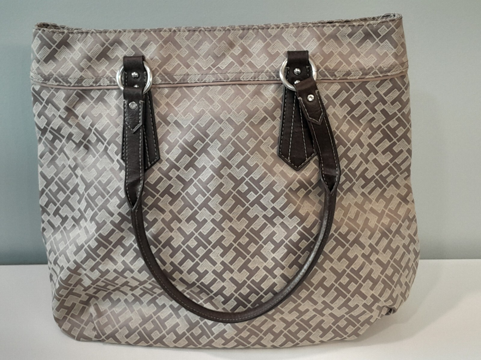 Tommy Hilfiger Monogram Purse Sample Handbag Tan Brown Logo T H Rare HTF