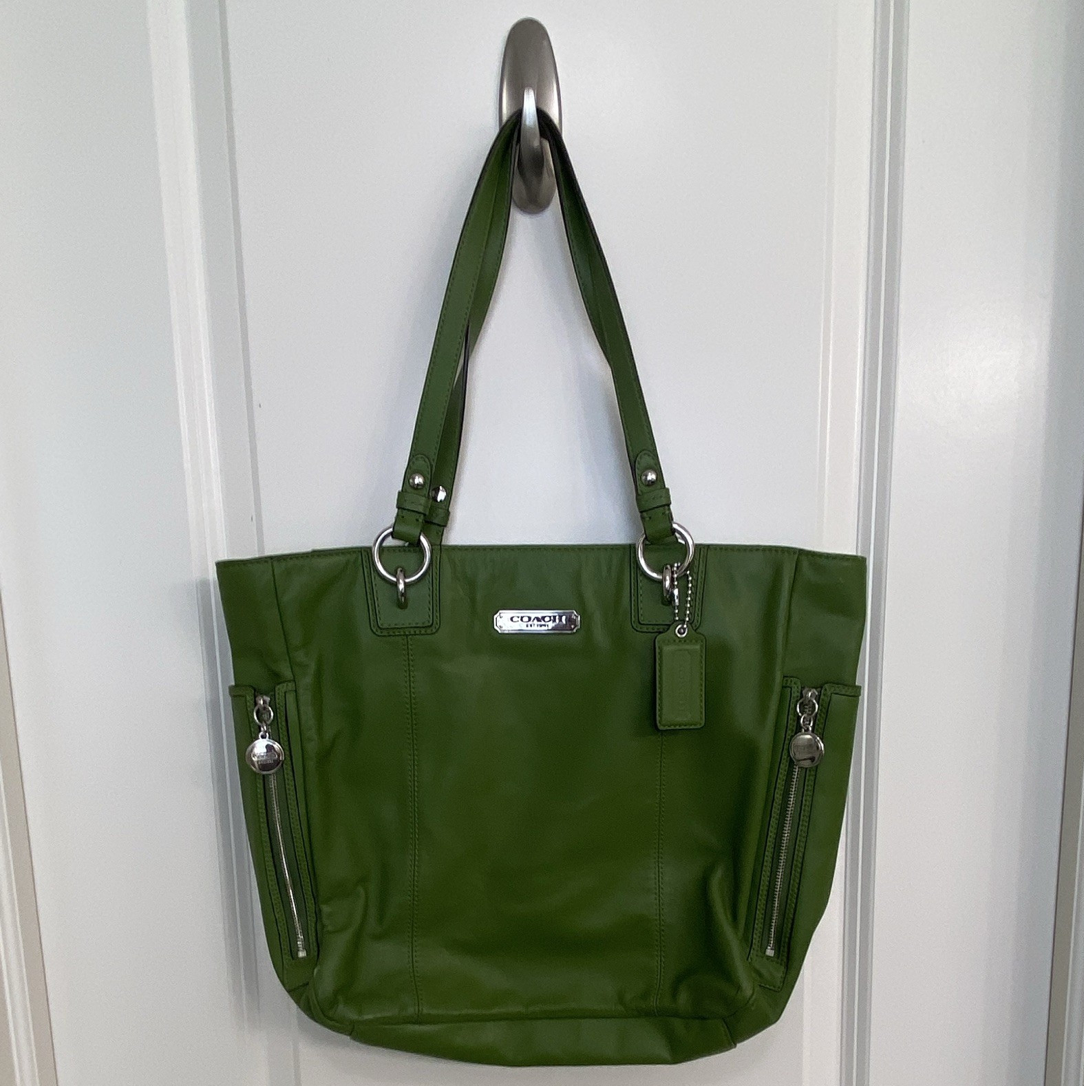 Coach Green Tote Shoulder Bag Silver Hardware Zip Closure w/ Hang Tag Charm