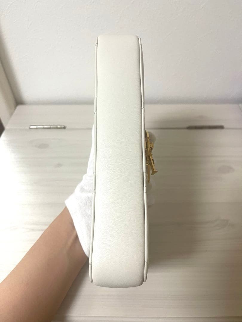 Almost unused Christian Dior Miss Daisy Shoulder Bag White Used only once