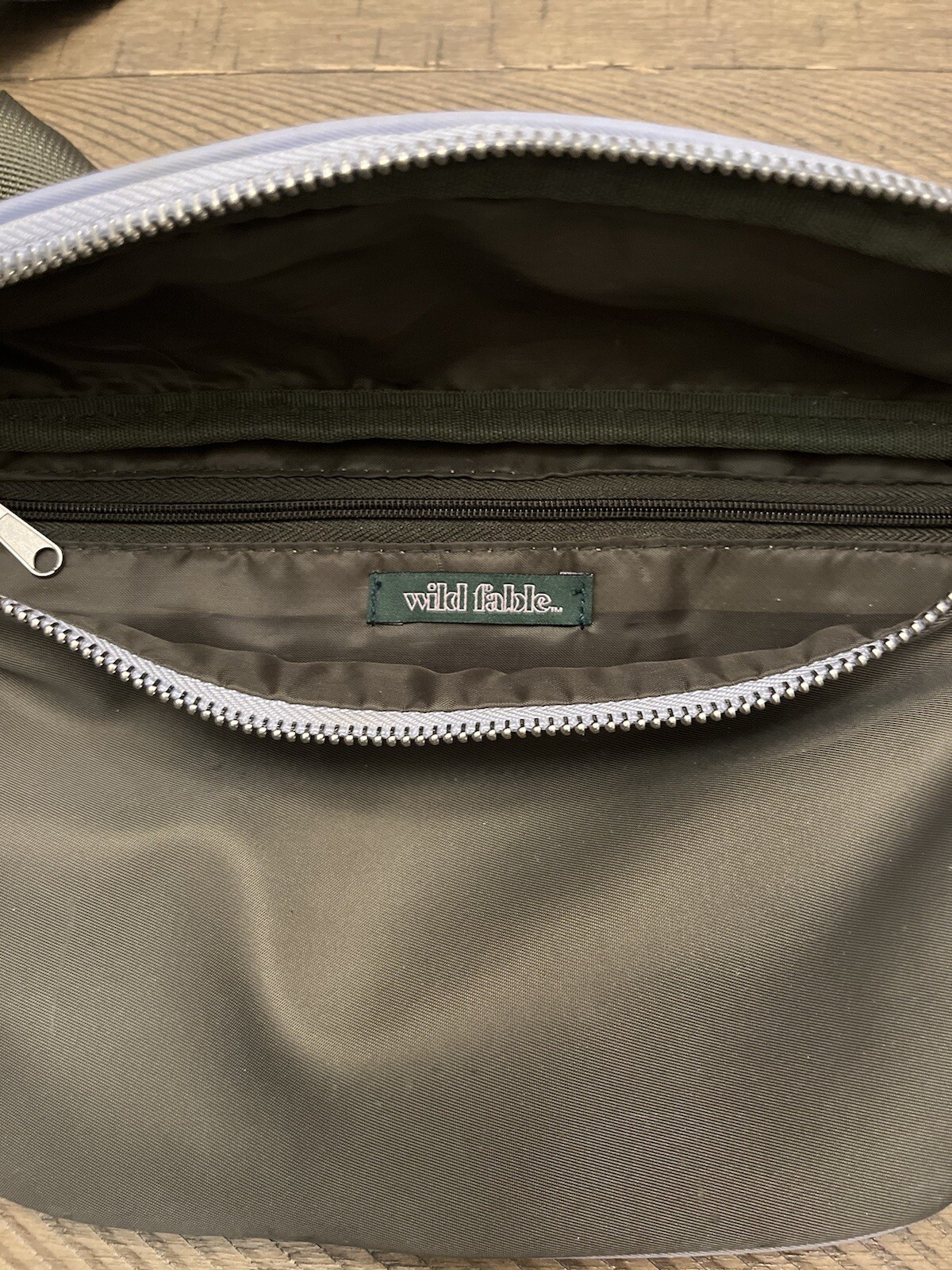 Wild Fable Unisex Fanny Pack Olive Green Trimmed w/Lavender Piping Metal Buckle