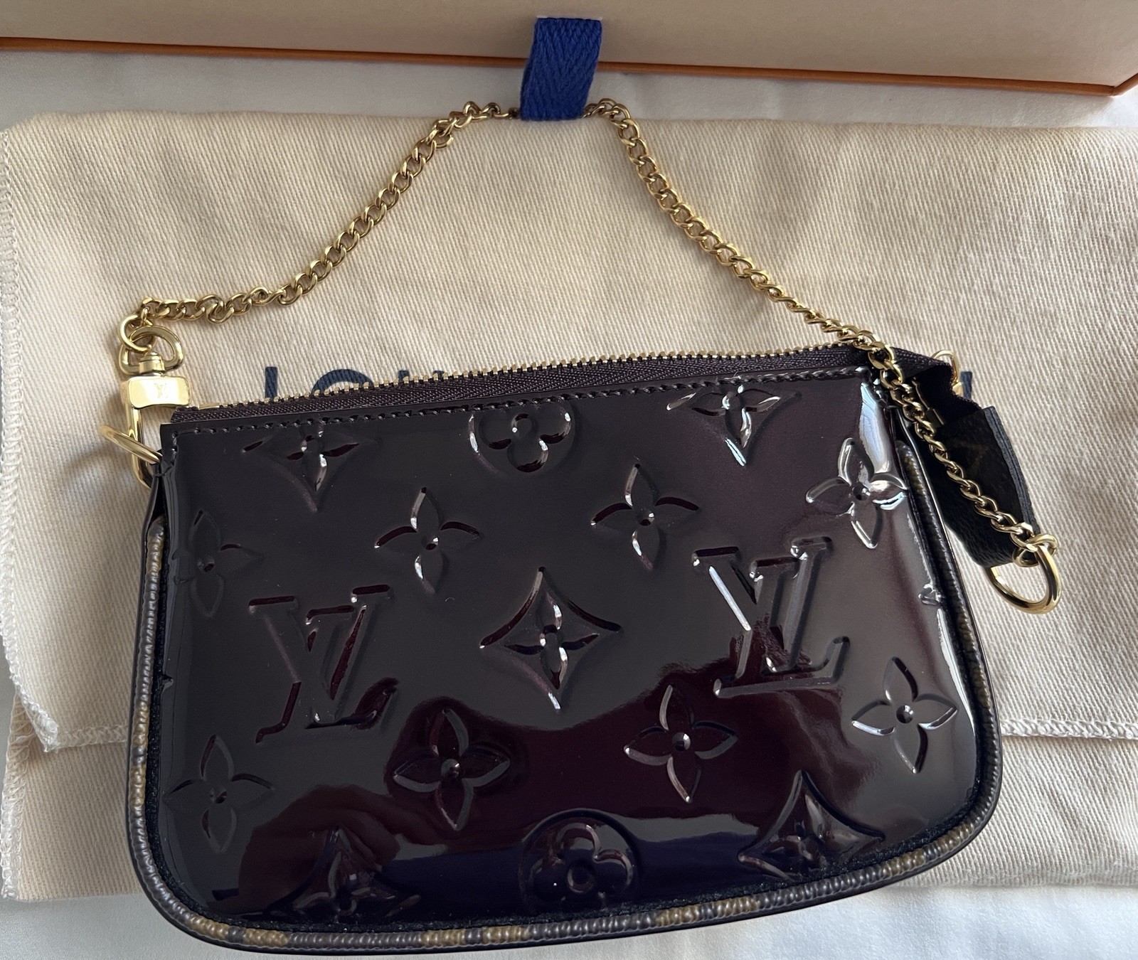 Louis Vuitton Mini Pochette – Vernis Amarante