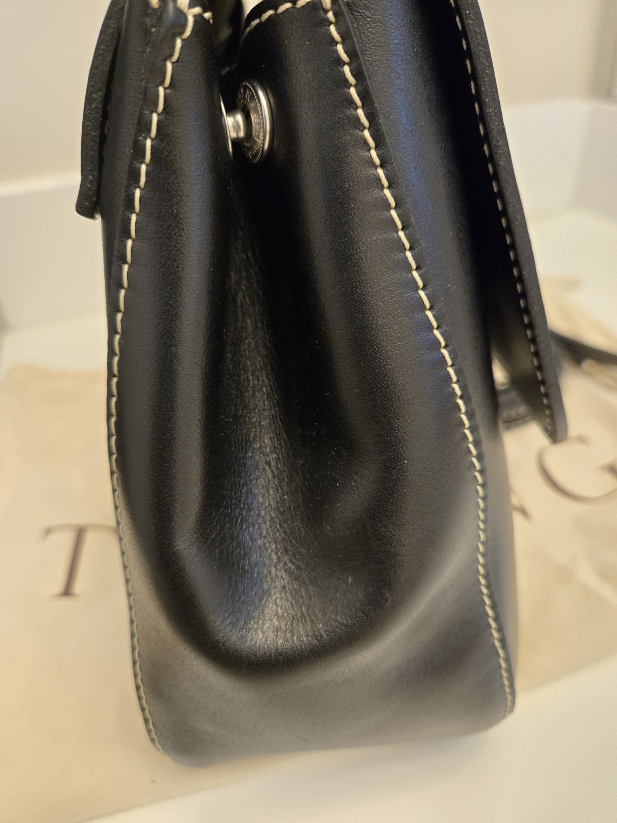 Tusting Black Medium Satchel Top Handle Turn Lock Detachable Crossbody Strap
