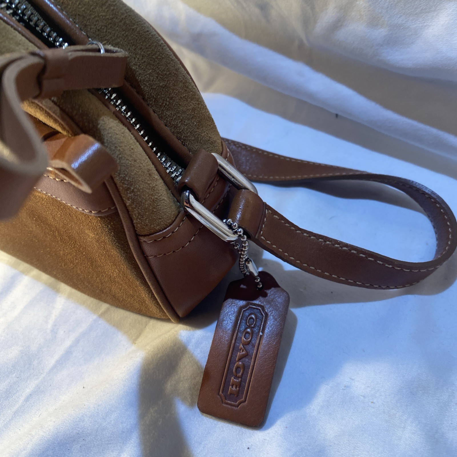 Coach 9439 Suede Crossbody Bag – Stylish and Functional W/silver Tone Hardware