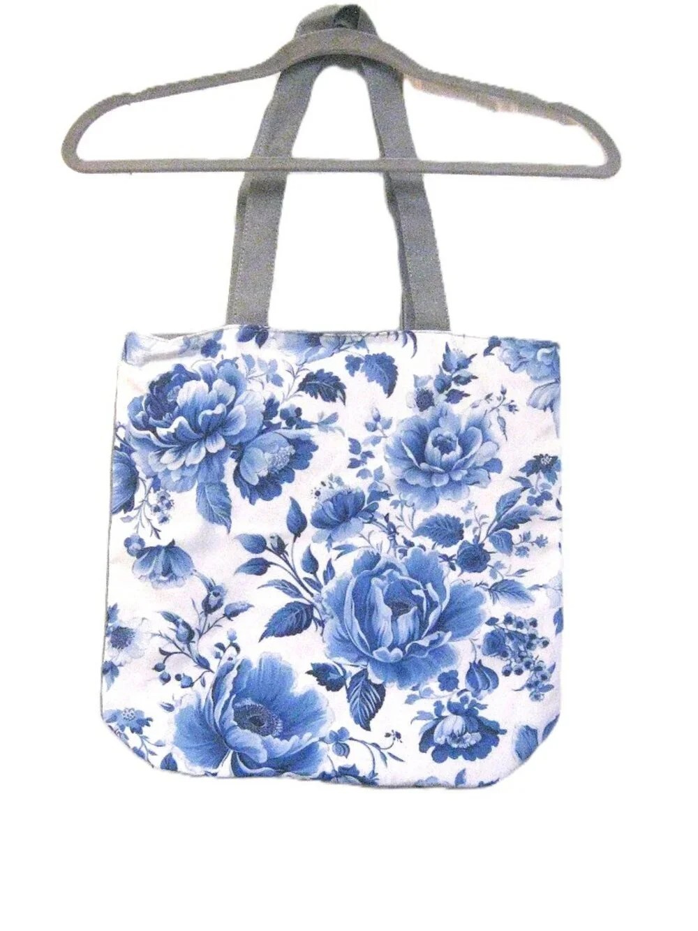 Tote Bag Cloth Blue, White, Grey Floral – Zipper Top – New!