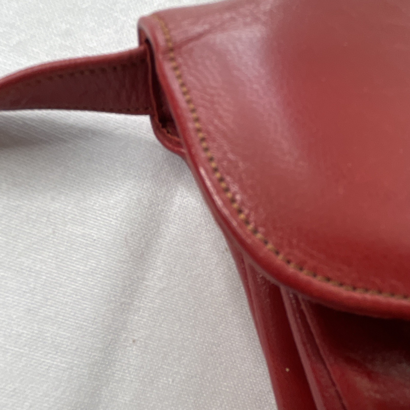 Charles Jourdan Paris Red Shoulder Bag Magnetic Flap Lined Inner Pockets Gold