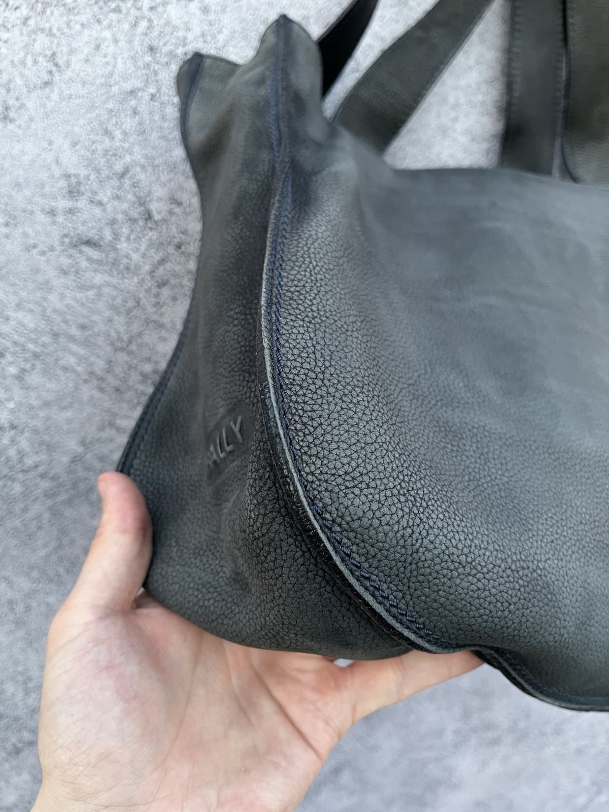 BALLY Vintage Leather Tote Bag with a monogram inside and two handles 6216 99