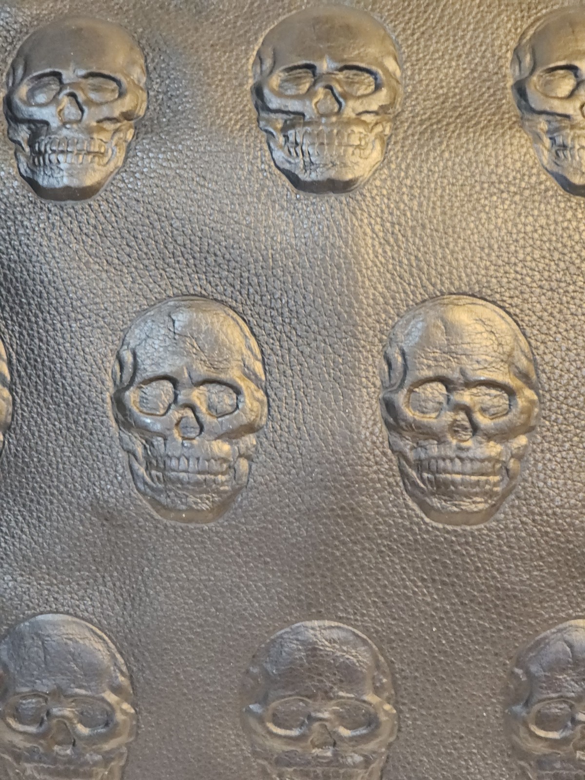 IO PELLE Black Italian Leather Embossed Skulls CROSSBODY Clutch Pouch 14×10 Goth