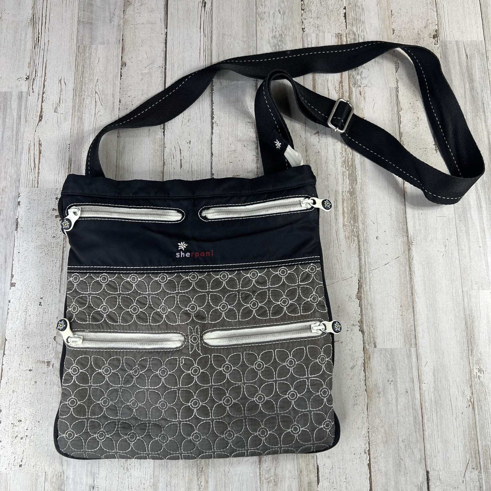 Sherpani Le Black Gray Multi-Pocket Crossbody Bag Travel Purse Quilted USA Made