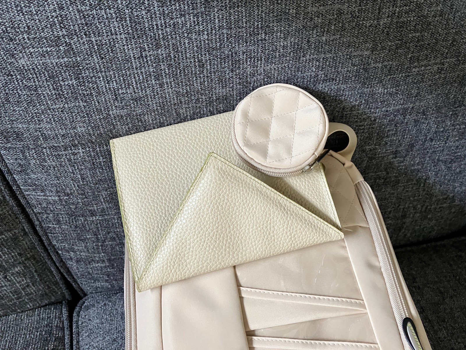 TRAVELON Ivory Sling Quilted Anti-Theft Crossbody Handbag Purse with accessories