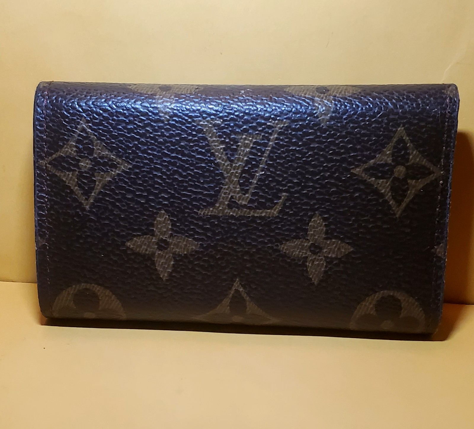 Authentic Louis Vuitton M62630 6 Key Holder wallet Made in Paris France