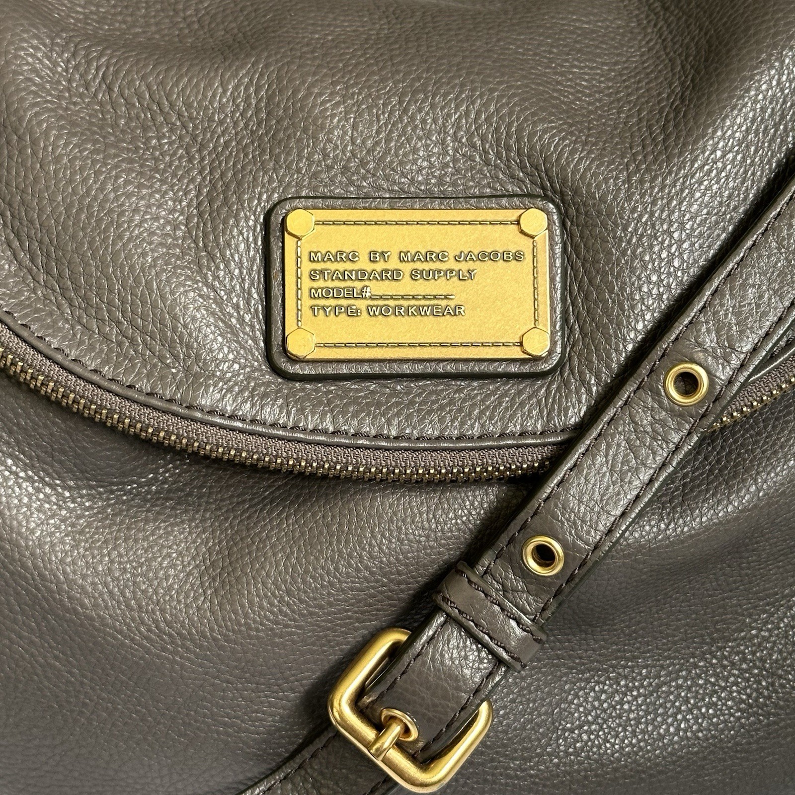 MARC by Marc Jacobs Classic Q Natasha Leather Crossbody Bag Purse Faded Aluminum