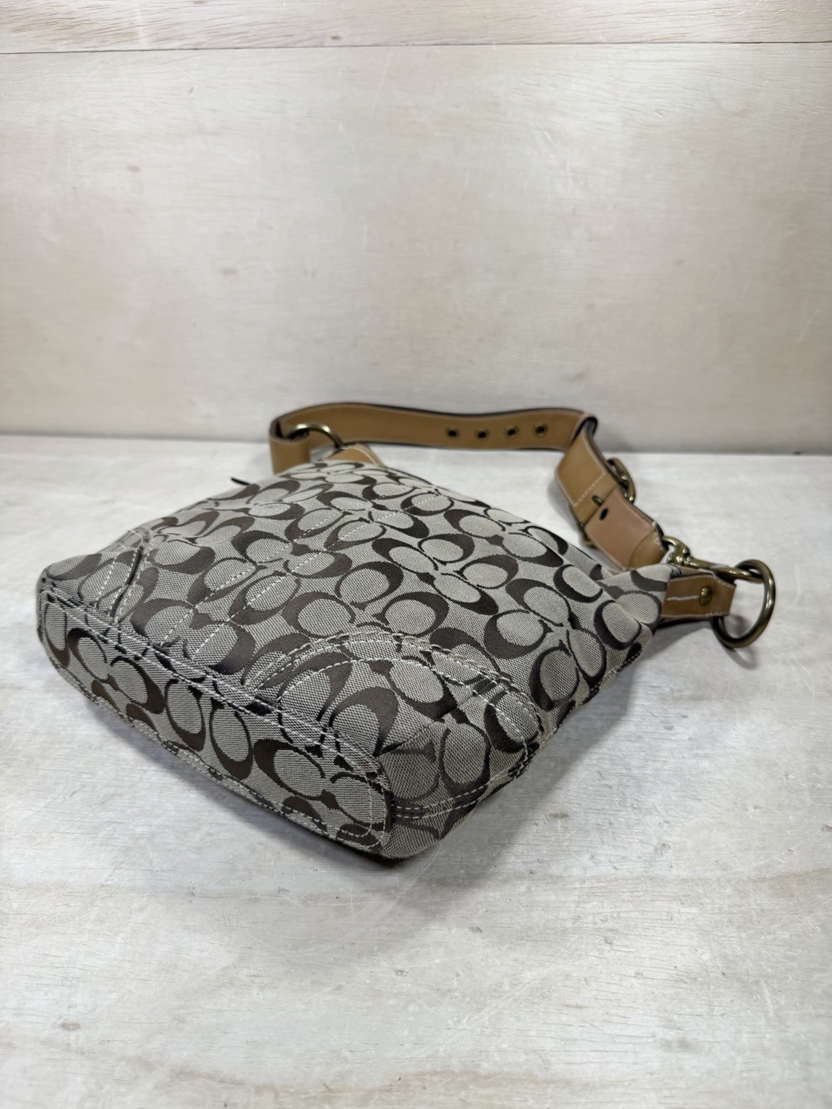COACH Vintage Signature Medium Duffle Bag 10403 Camel Khaki Swing Pack Purse