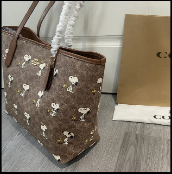 COACH CBJ89 City Tote Bag PEANUTS Snoopy Signature Coated Canvas Outlet New SMM