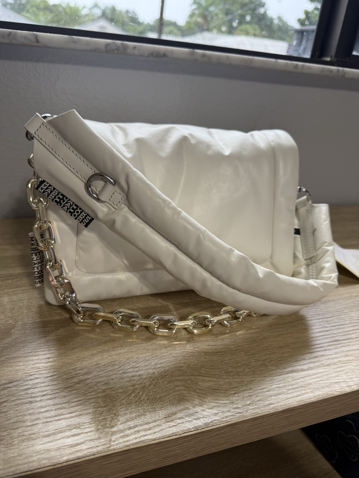 Marc Jacobs White Quilted Shoulder Bag Silver Chain Strap Magnetic Inner Pockets