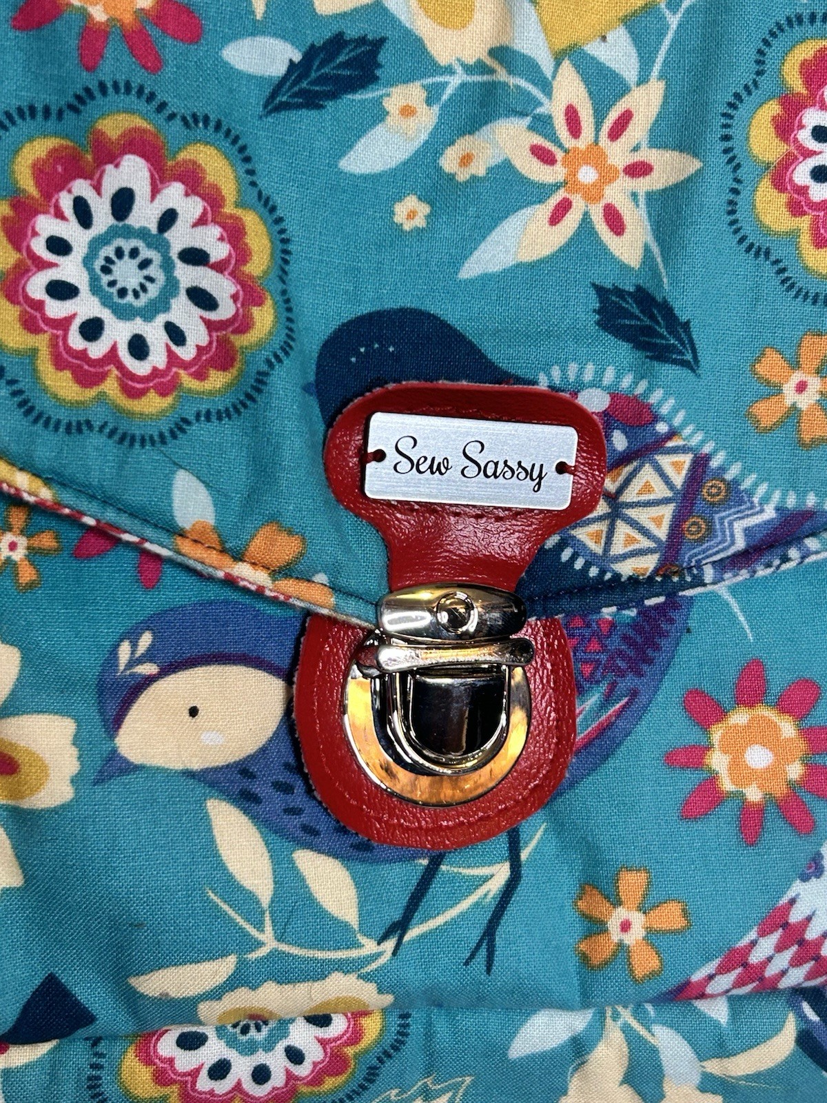 SewSassy Crossbody Bag Quilted Fabric Floral Bird Pattern Blue MultiPocket Purse