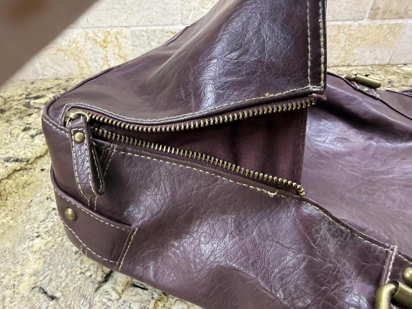 No name: maroon slouchy hobo-style leather handbag with gold buckles