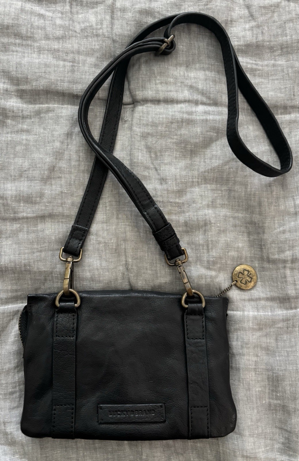LUCKY BRAND LEATHER BLACK CROSSBODY BAG CARD SLOTS ADJUSTABLE STRAP COMPARTMENTS