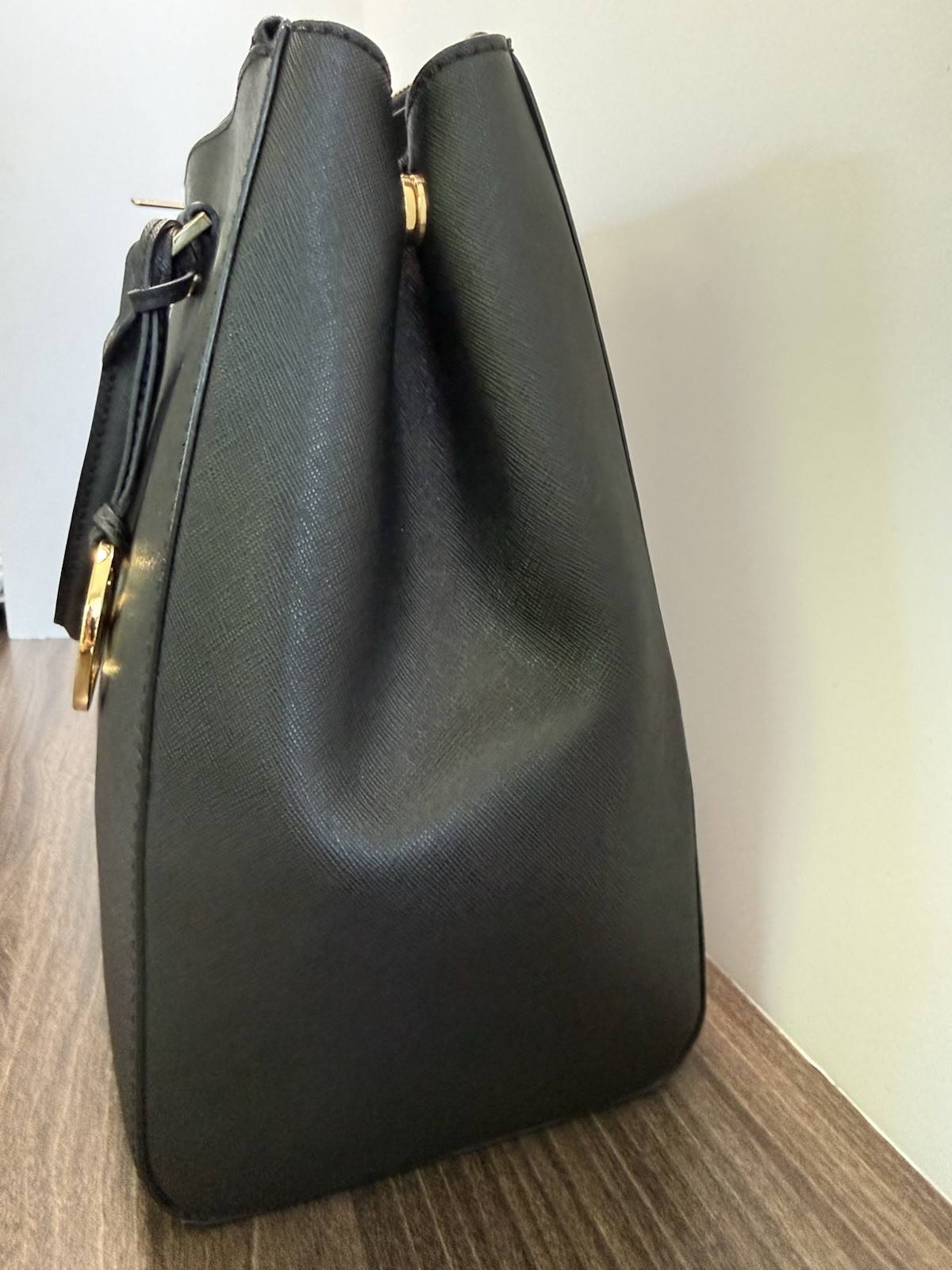 MICHAEL KORS SUTTON Large Leather Satchel in black