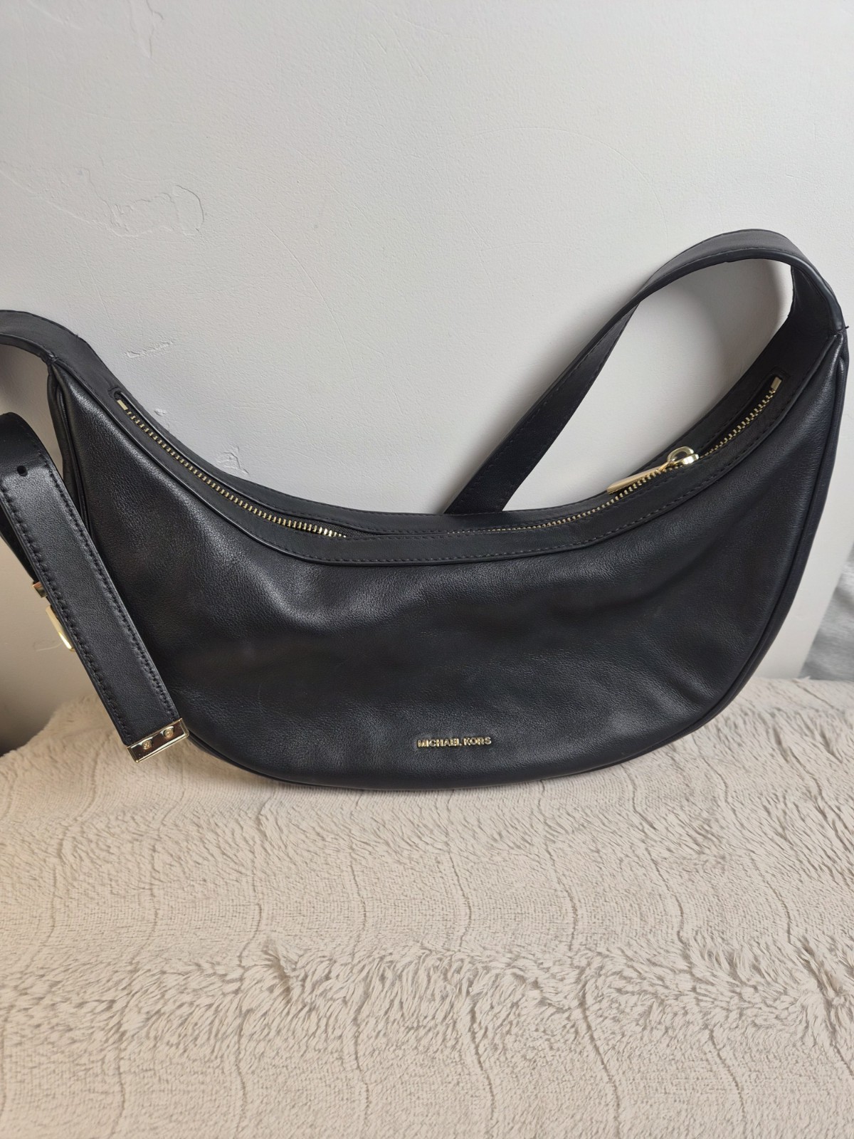 Michael Kors AVRA Leather Shoulder Bag Black Gold Women Crossbody Authentic