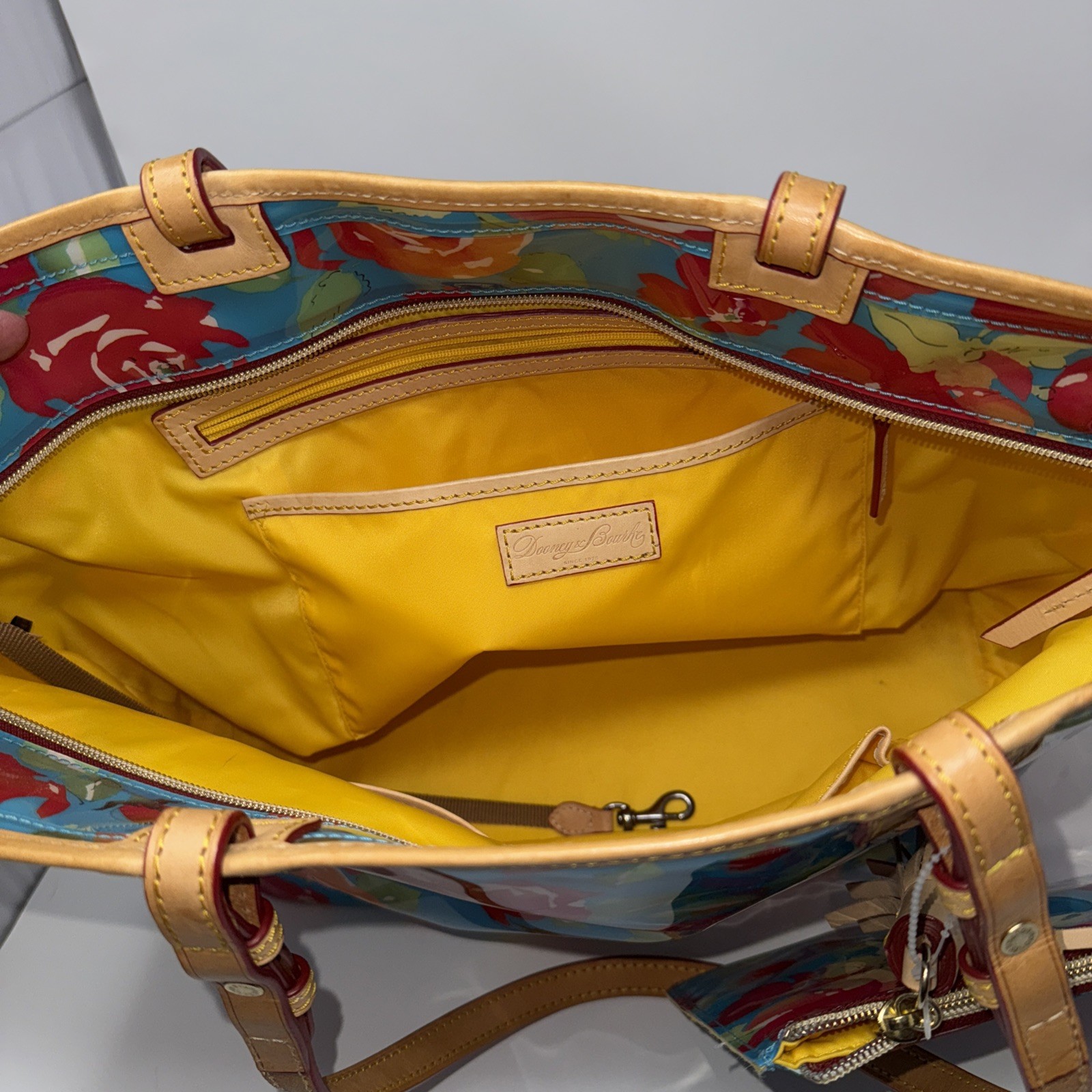 Dooney Bourke Blue Red Floral Rose Large Tote Polyvinyl & Vacchetta And Wallet