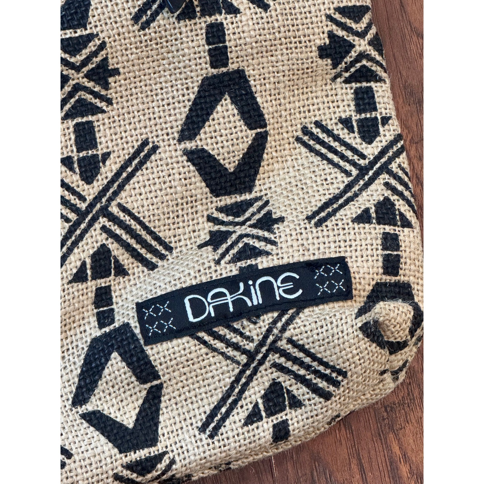 Dakine Jo Jo Jive Crossbody Bag Jute Burlap Purse Tan Black Adjustable Geometric