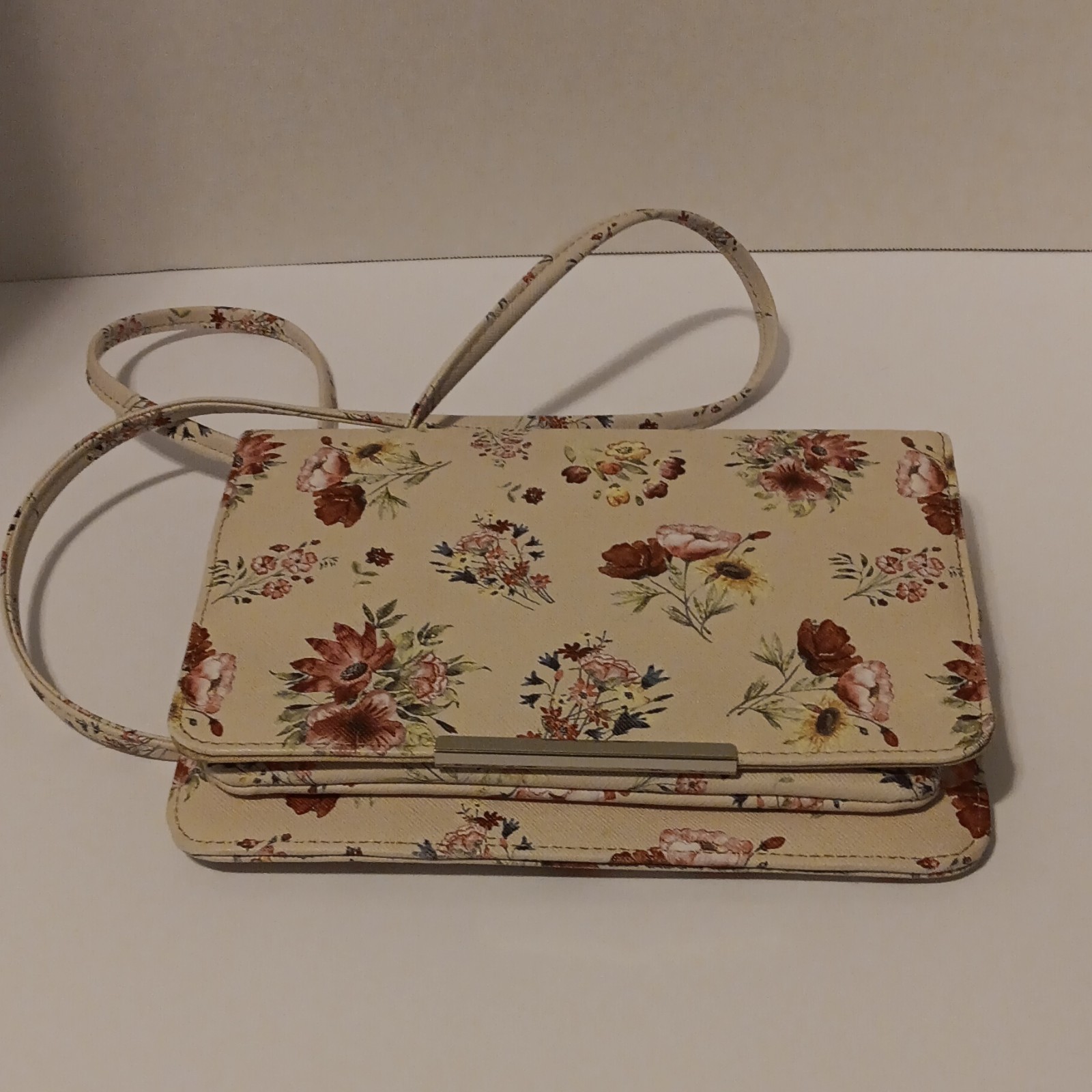 SHEIN Floral Beige Women’s Crossbody Wallet Bag Detachable Strap Zip Snap