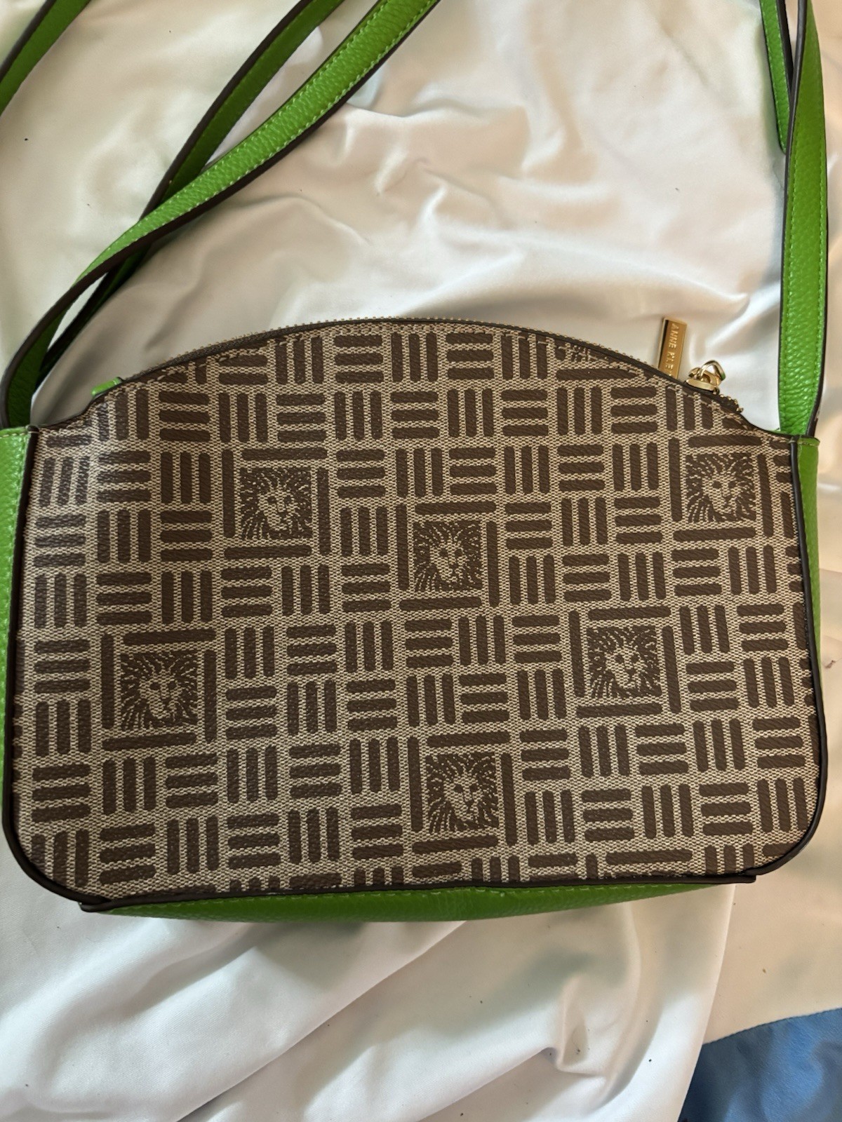 Women’s Beige & Green Geometric Zip Crossbody Bag Adjustable Strap Gold Hardware