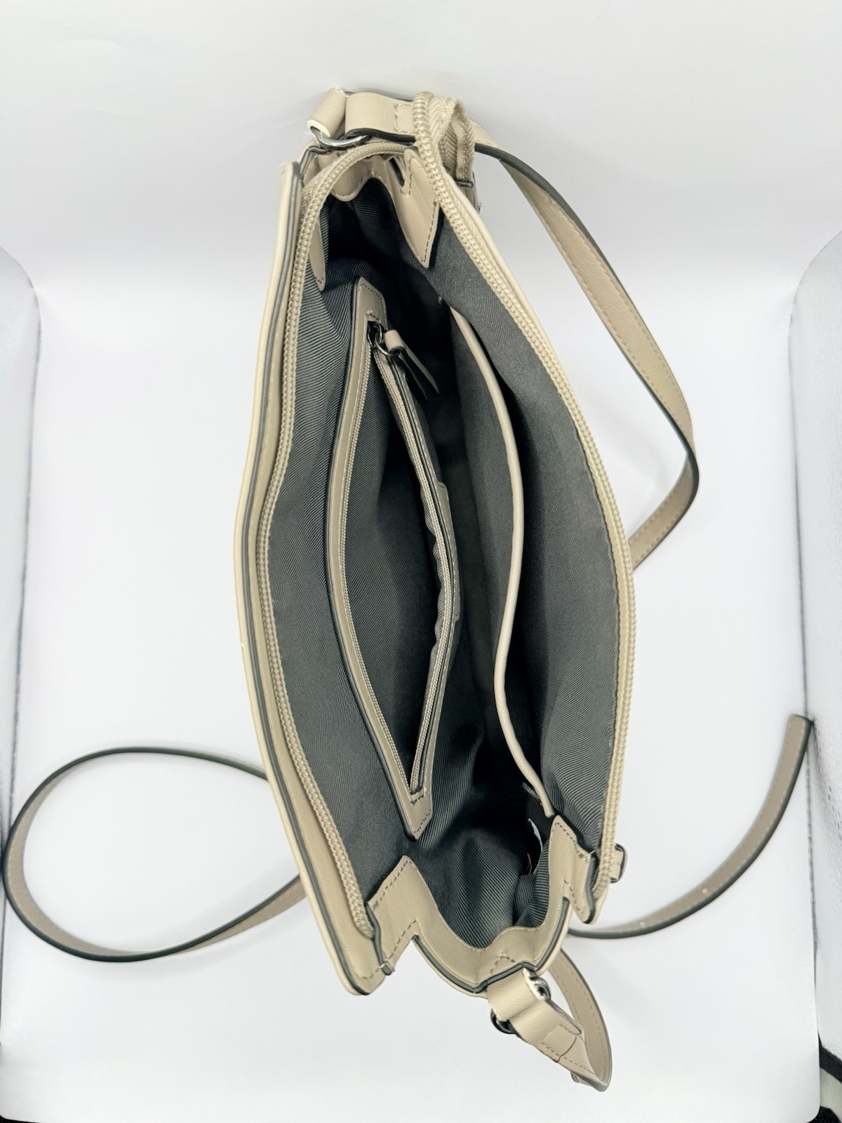 Simply Vera Vera Wang Purse With Adjustable Strap For Shoulder Or Crossbody. A4