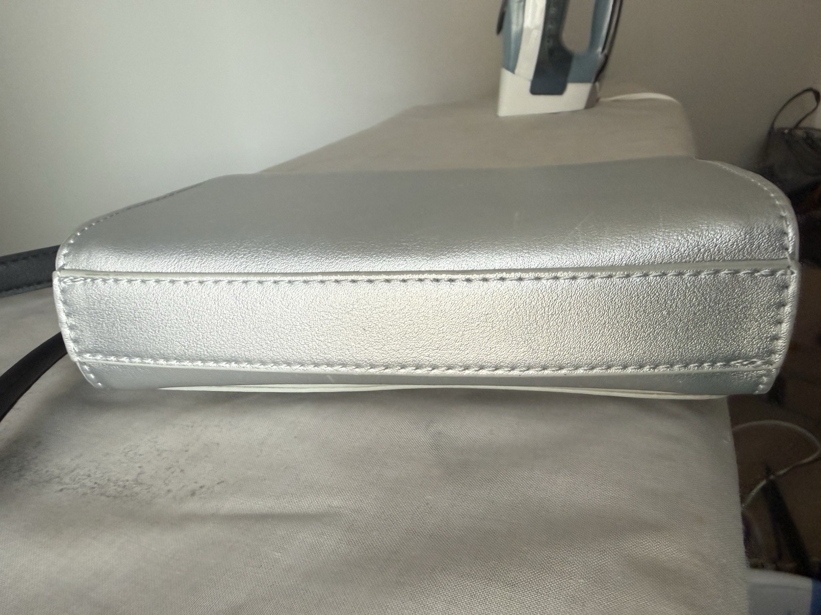 Liu Jo Silver Metallic Mini Crossbody Bag | Chain Strap | Magnetic Closure EUC