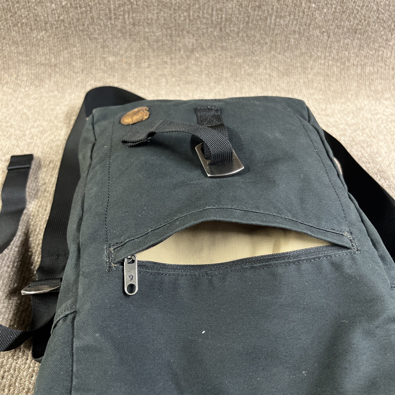 FJALLRAVEN Foldsack No. 3 Black Crossbody Bag G-1000 Discontinued