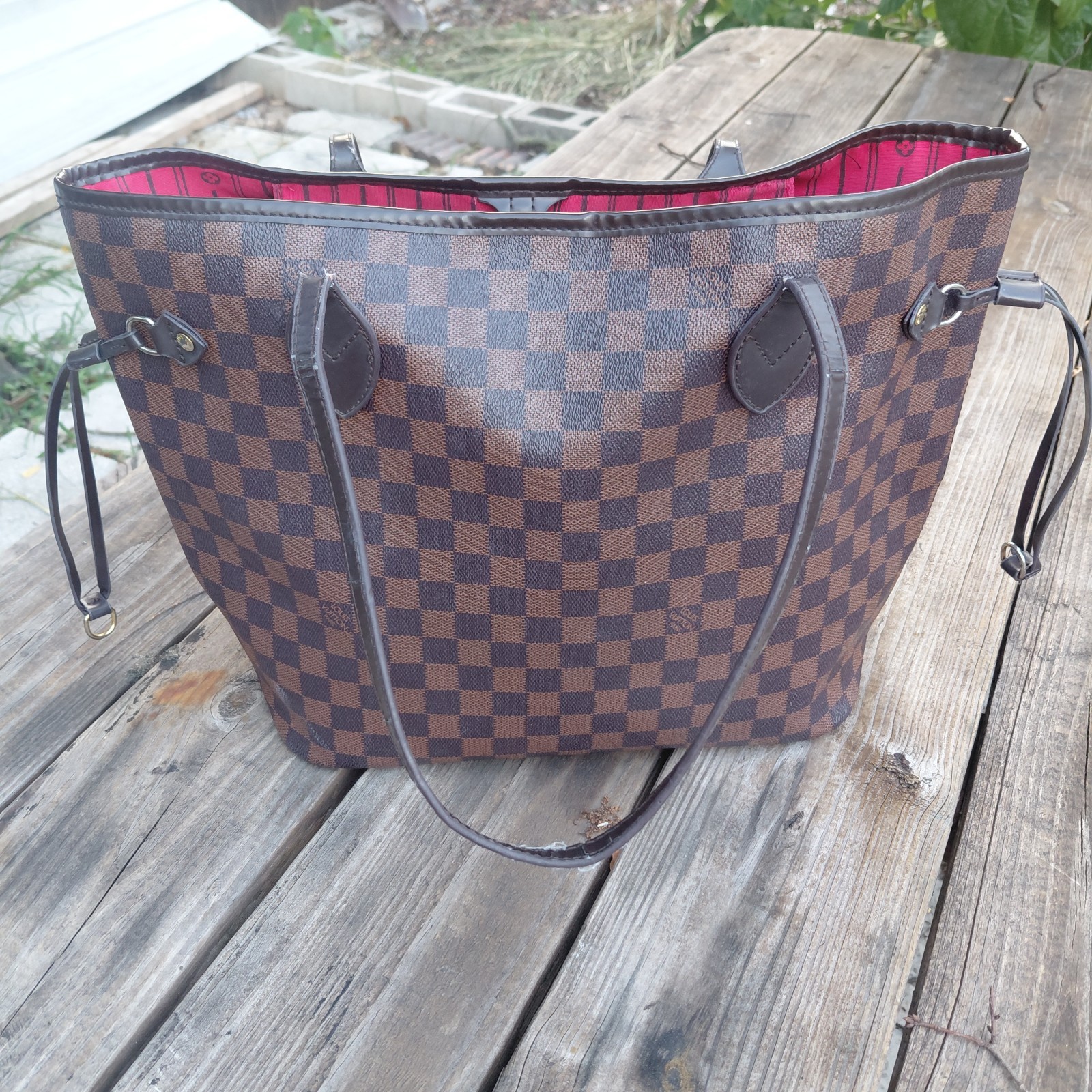 Louis Vuitton Neverfull MM in Damier Ebene canvas