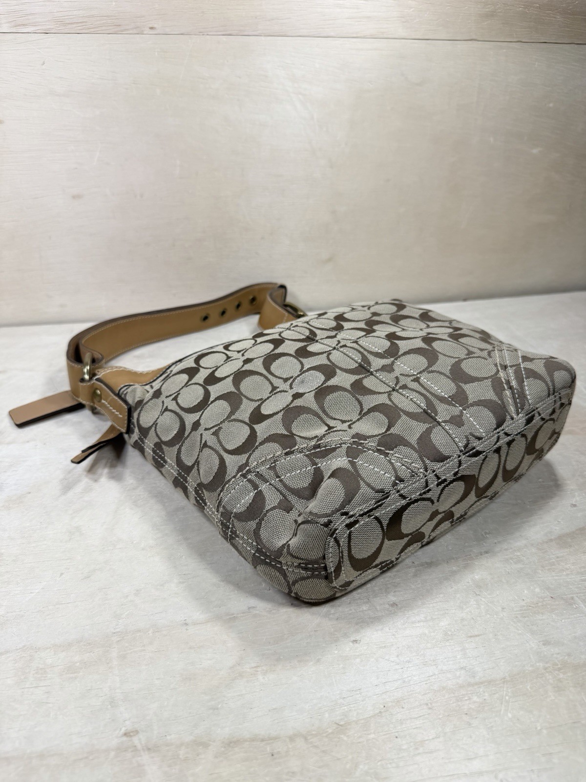 COACH Vintage Signature Medium Duffle Bag 10403 Camel Khaki Swing Pack Purse