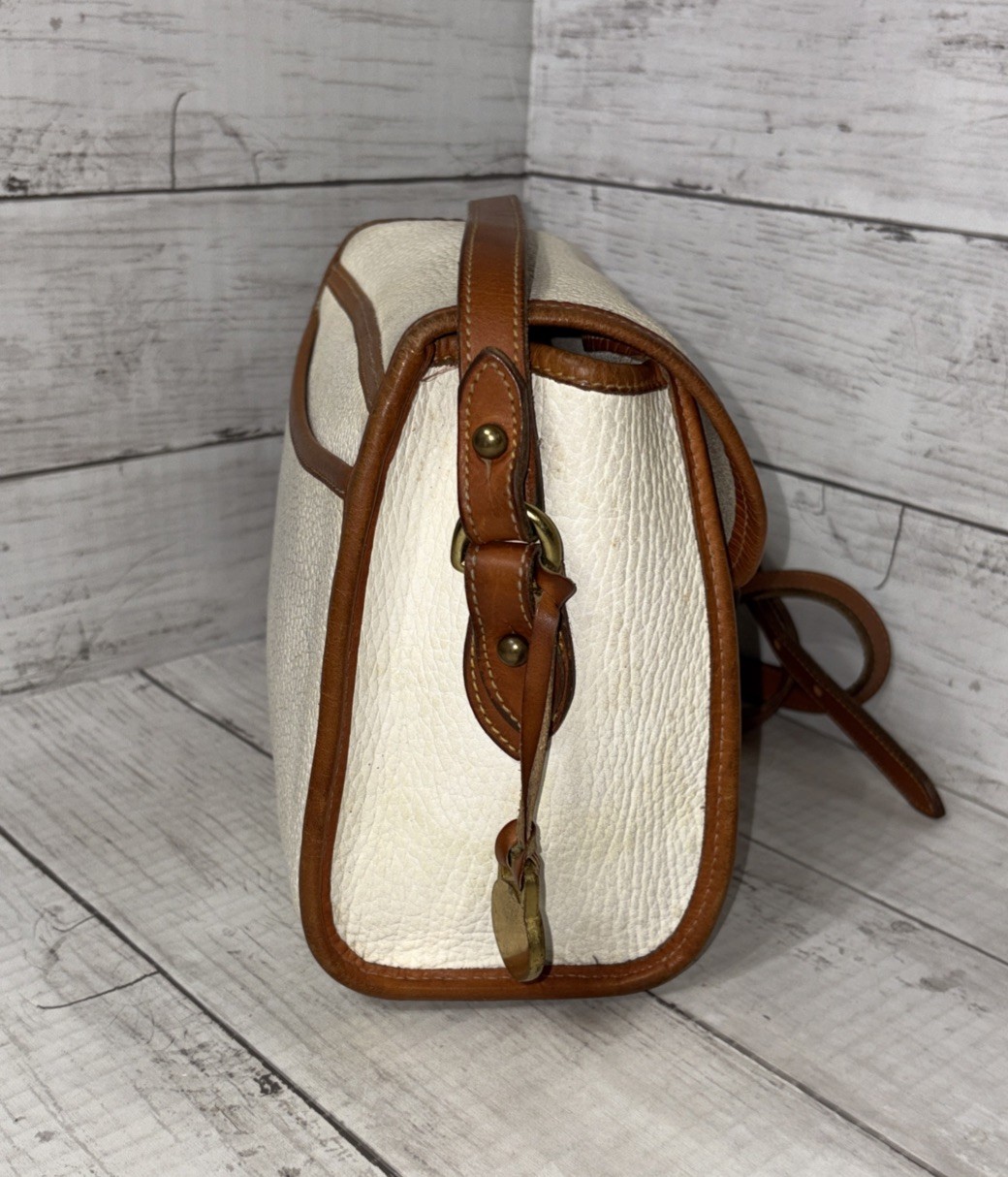 Vintage Dooney And Bourke All-Weather Cream Leather Essex Crossbody Pre-Owned