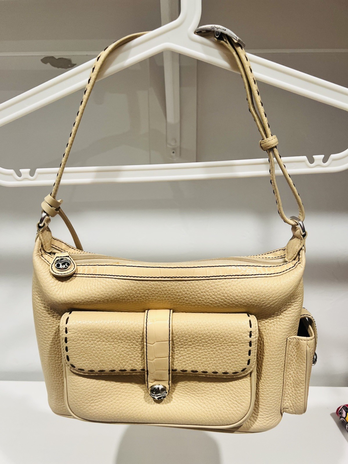 Brighton Shoulder Purse Ivory Leather Embossed Crock Bag Zip Top