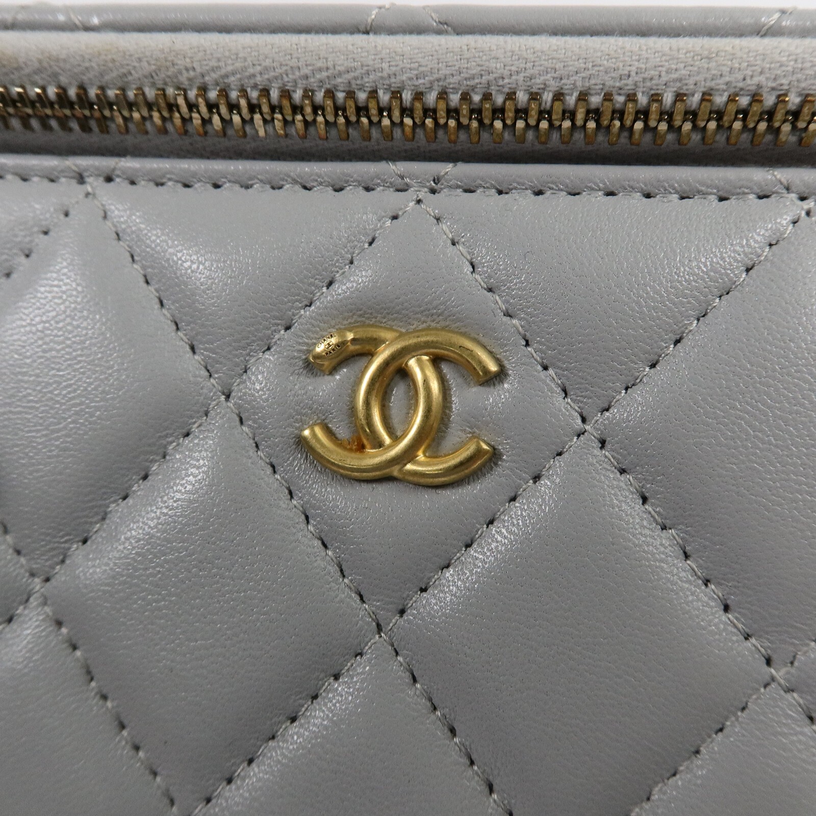 CHANEL CC GHW Vanity Case Gold Ball Chain Shoulder BAg Lambskin Leather Blue