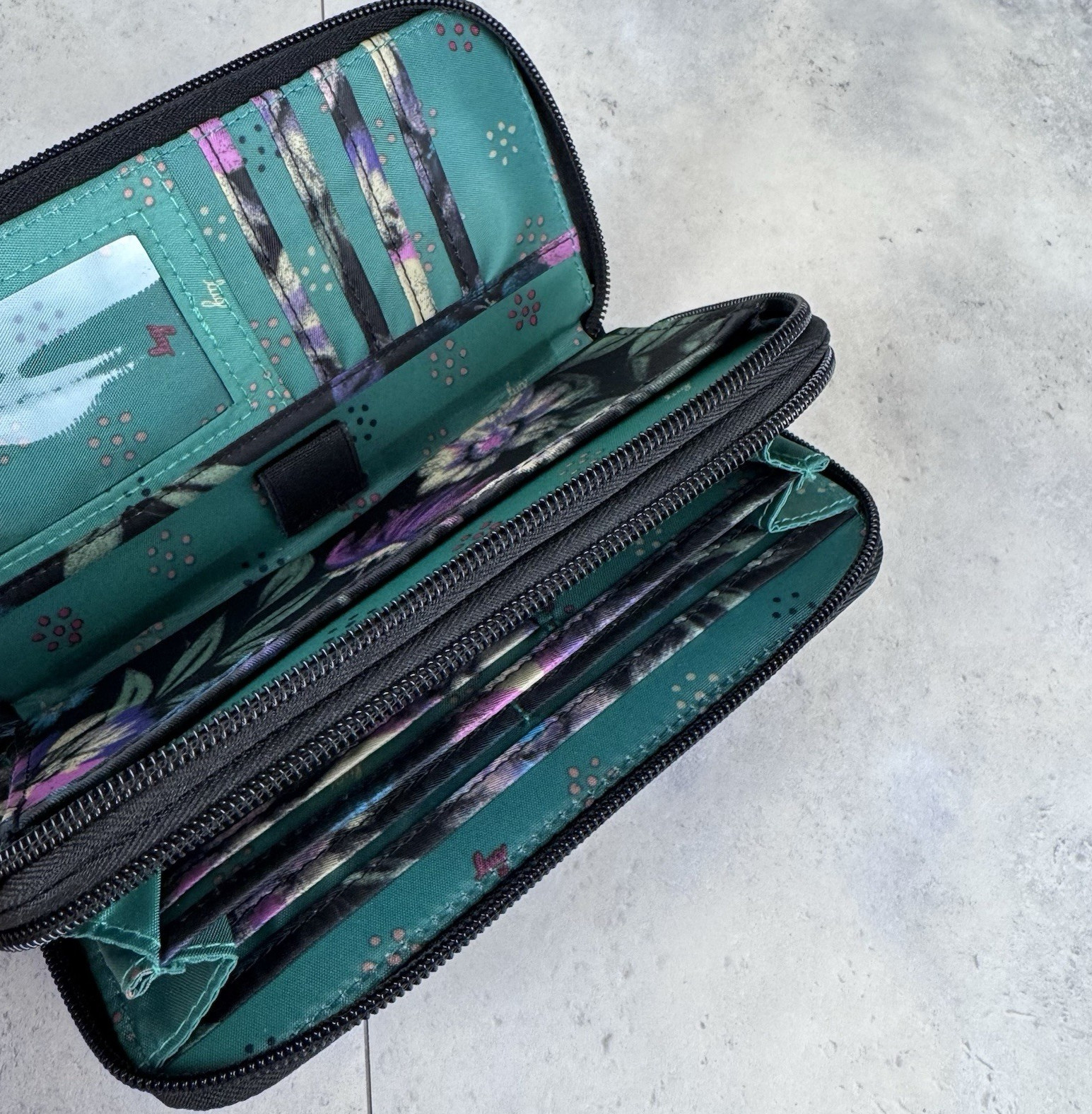 New Lug Bloom Black Swivel Expandable Crossbody RFID & Splits XL Wallet Set