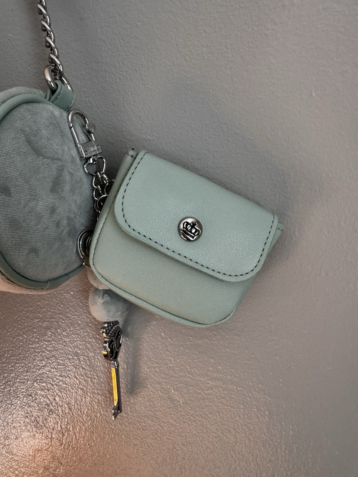 Juicy Couture Light Green Shoulder Bag Chain Strap Zip Lined w/ Charm Coin Pouch