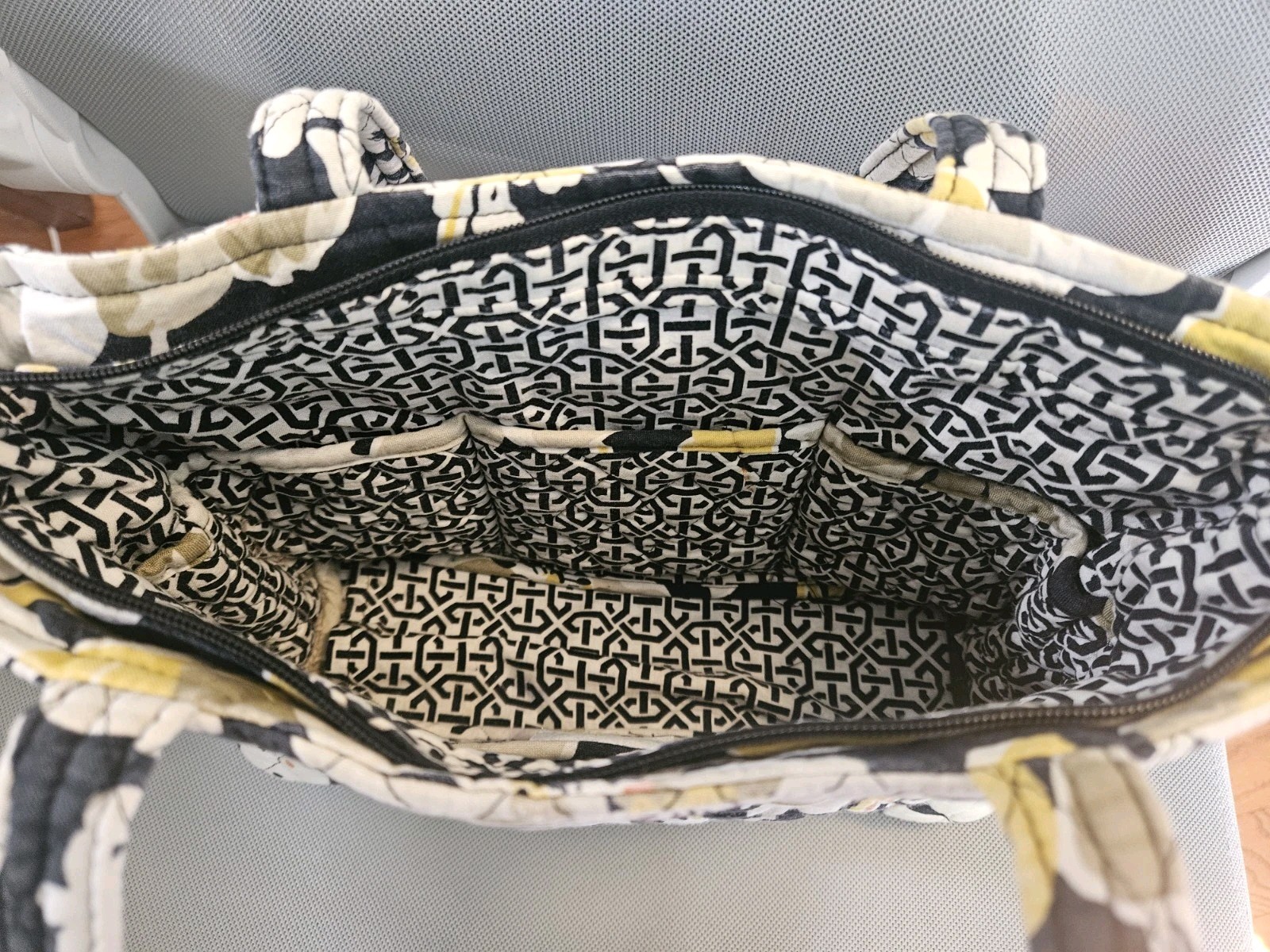 Vera Bradley Dogwood Mandy Quilted Floral Zip Tote Bag Lined Inner Pockets Black