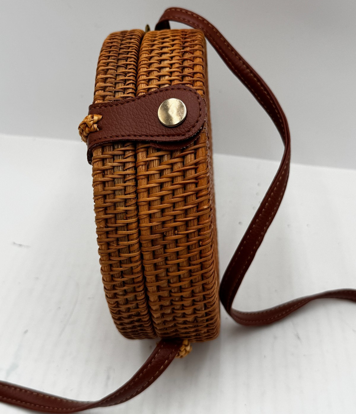 Savanna Hand Woven Rattan Bali Handbag Women’s Seashell Round Crossbody Bag
