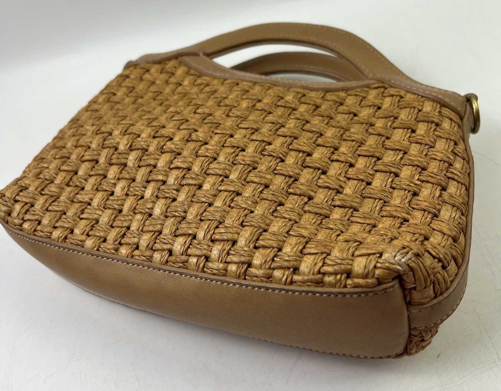 Fossil Beige Rattan Handbag/Purse SL3656 Size: 9.5″x8.5″x2.25″