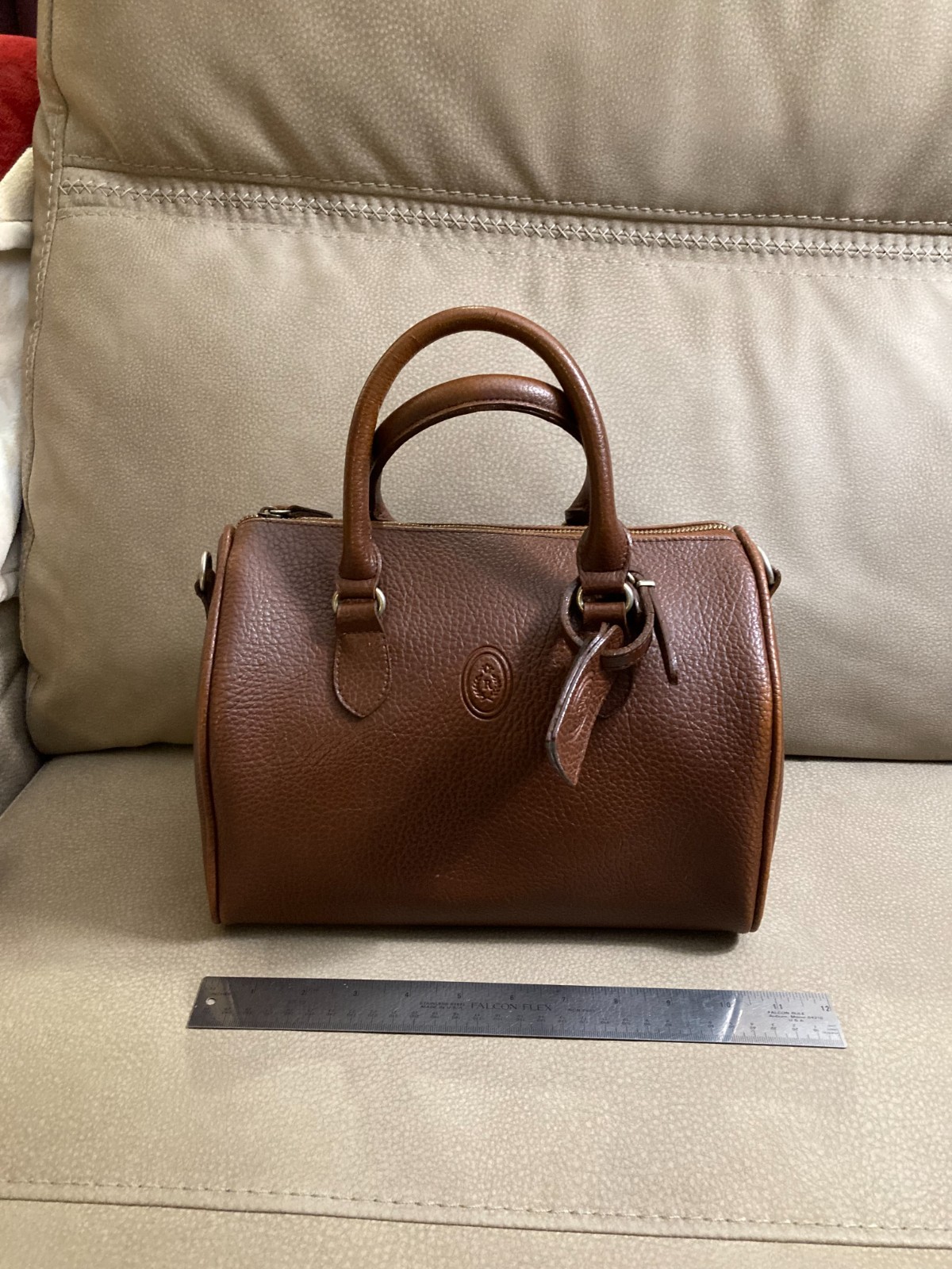 Unknown Brand_Leather Satchel with R embossed Logo_Fully Lined