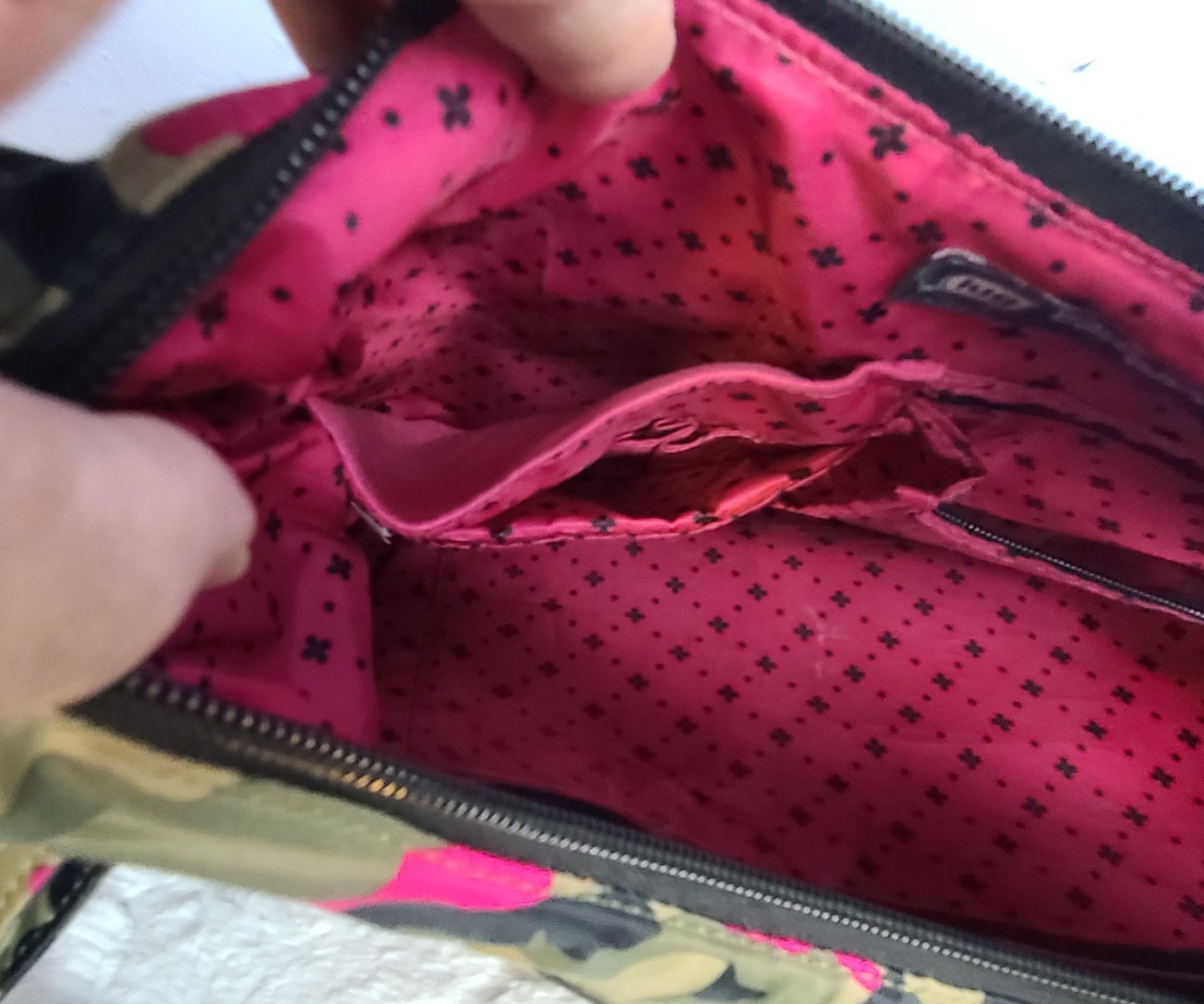 Lug Camper Purse/bag, Camo Green And Pink. Lots Of Pockets, Adjustable Strap