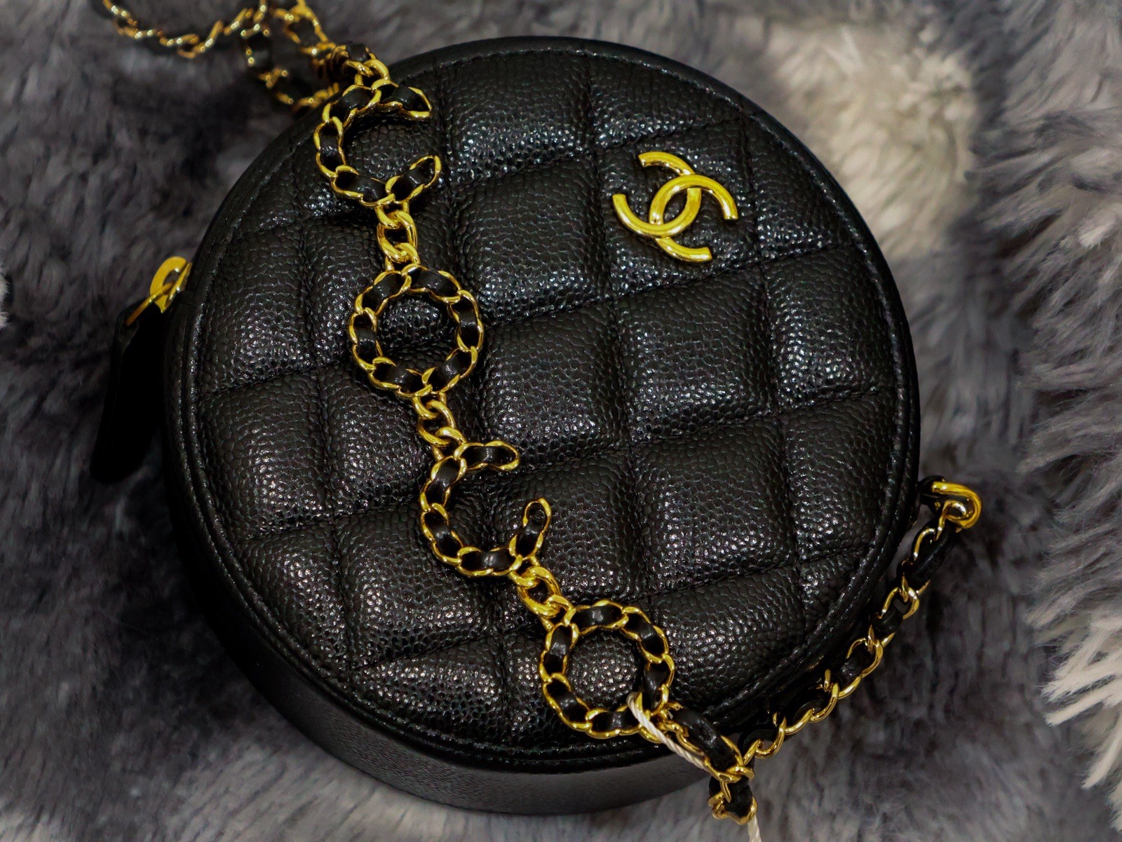 Rare Chanel – AP2307 – Round Clutch Caviar COCO Chain GHW Entrupy Auth