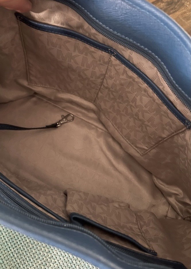 Michael Kors Blue ToteBag – One call out on one handle piping. See last photo.